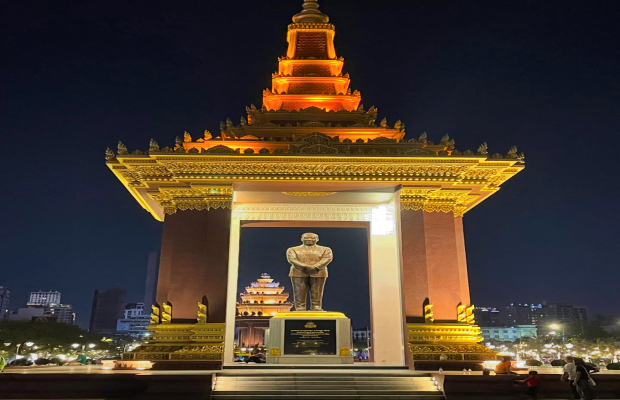 Phnom Penh 9 Exciting Spots Evening Tuk-Tuk Tour